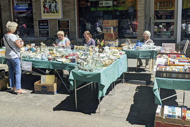 Trödelstand Fußgängerzone Opladen