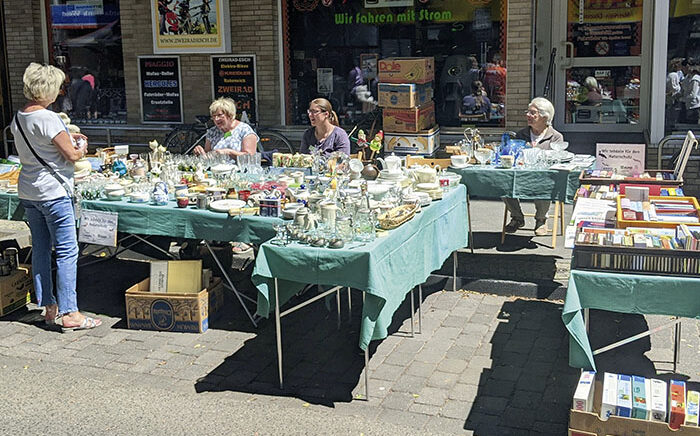 Trödelstand Fußgängerzone Opladen