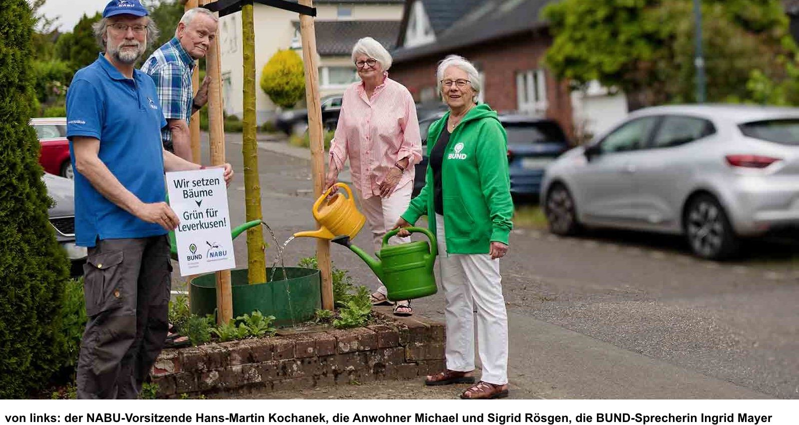 von links: der NABU-Vorsitzende Hans-Martin Kochanek, die Anwohner Michael und Sigrid Rösgen, die BUND-Sprecherin Ingrid Mayer